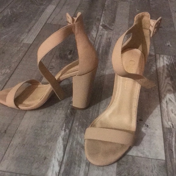 Cute dressy heels - Picture 3 of 4